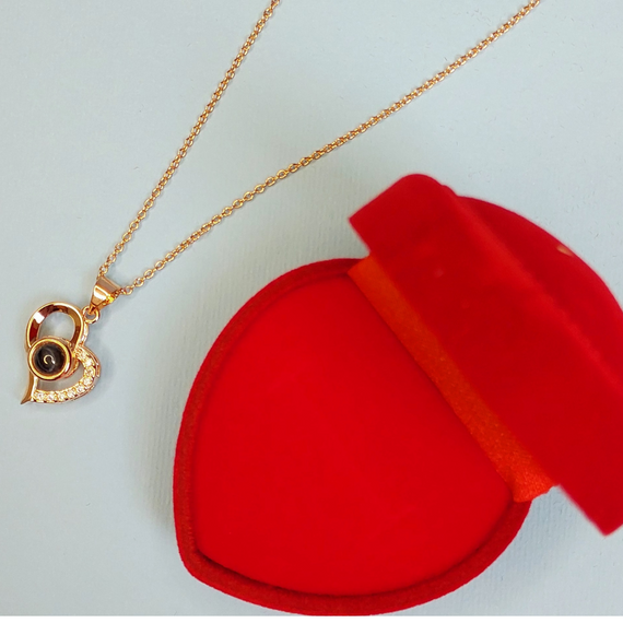 Кулон Сердце с проецирующей линзой "я тебя люблю на 100 языках мира" в коробке сердце. | Зображення 1