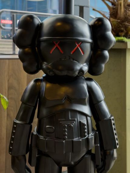 Kaws Star Wars Stormtrooper Black велика колекційна статуетка фігурка 140 см чорний kw008 | Зображення 2