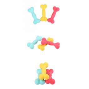 Игрушка для собак Закрученная коость латексная с пищалкой, красная 15см