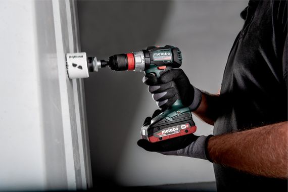 Шуруповерт-дрель Metabo BS 18 LT BL Q, аккумуляторный, LiHD, 2*18В, 4Ач, 0-600/0-2100 об/мин, патрон 1.5-13мм, 34/75 Нм, бесщёточный, metaBOX 145, 1.8кг (602334800) | Зображення 3