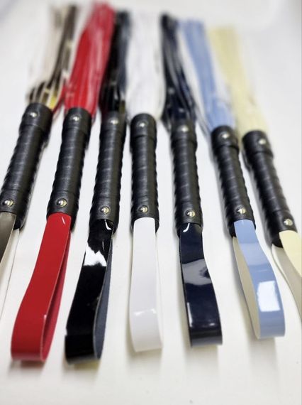 Флоггер из искуственной лакированной кожи Flirty ECO Varnish Leather - Black & Gold, BL-00047 sexstyle | Зображення 1