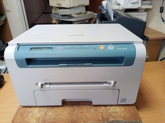 БФП Samsung SCX-4220 / Лазерний монохромний друк / 600x600 dpi / A4 / 18 стор/хв / USB 2.0 б/в | Зображення 1