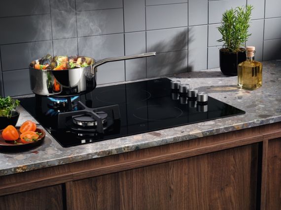 Варильна поверхня Electrolux комбінована (2 газ + 2 склокерам.) EGE6172NOK | Зображення 1