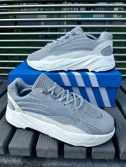 Adidas Yeezy Boost 700 V2 Static (light gray) | Зображення 5