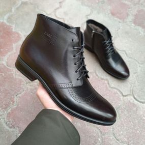 Стильные ботинки бордового оттенка