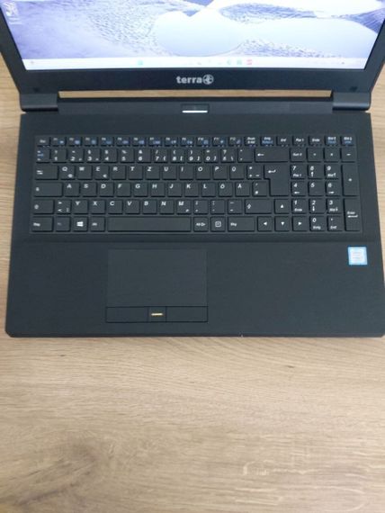 Ноутбук Terra Mobile 1542K / 15.6" (1920x1080) TN / Intel Core i7-7700T (4 (8) ядра по 2.9 - 3.8 GHz) / 16 GB DDR3 / 500 GB SSD / Intel HD Graphics 630 / WebCam / DVD-ROM б/в | Зображення 2