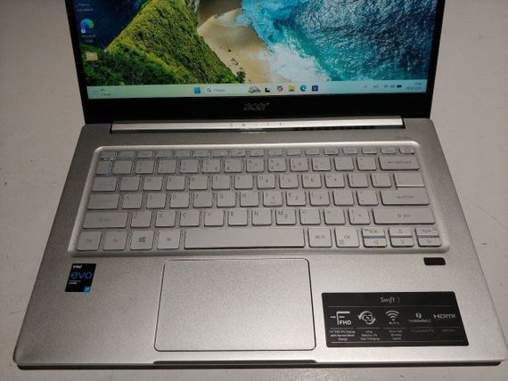 Ультрабук Б-класс Acer Swift 3 / 14" (1920x1080) IPS / Intel Core i7-1165G7 (4 (8) ядра по 2.8 - 4.7 GHz) / 8 GB DDR4 / 120GB SSD / Intel Iris Xe Graphics / WebCam б/у | Зображення 4