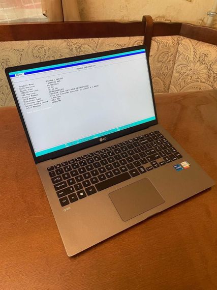 Ультрабук LG Gram 15Z90P-N / 15.6" (1920x1080) IPS / Intel Core i7-1165G7 (4 (8) ядра по 4.7 GHz) / 16 GB DDR4 / 512 GB SSD / Intel Iris Xe Graphics / WebCam б/у | Зображення 1