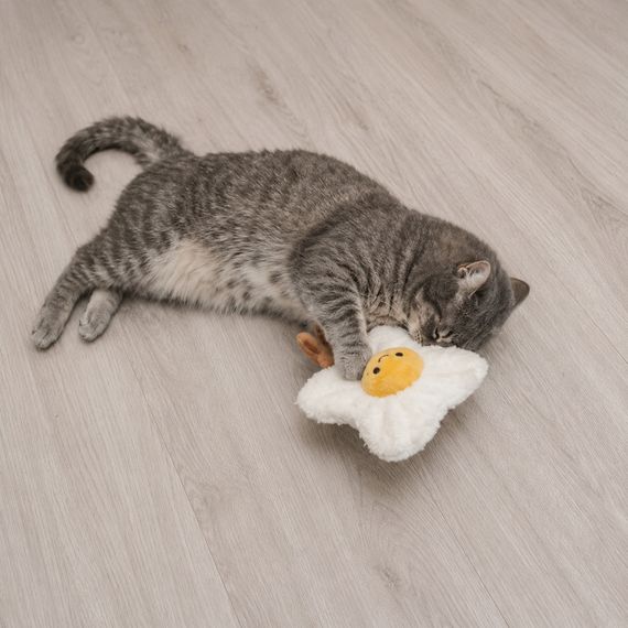 Іграшка Trixie для котів Яєчня XXL з шелестом плюш з котячою м'ятою кремовий/жовтий 18 см | Зображення 4