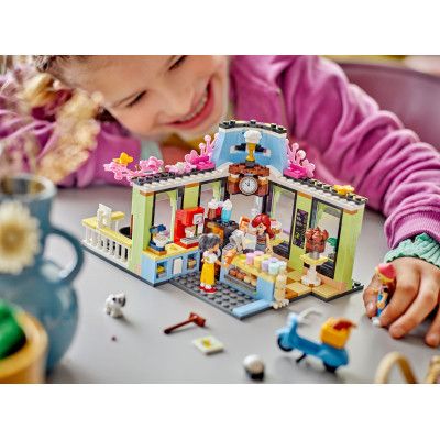Конструктор LEGO Friends Кофейня Хартлейк-Сити (42618) | Зображення 3