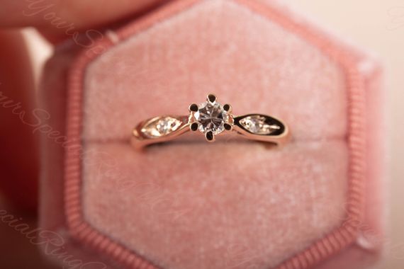 Кольцо из желтого золота с фианитами 17.5 | Зображення 5