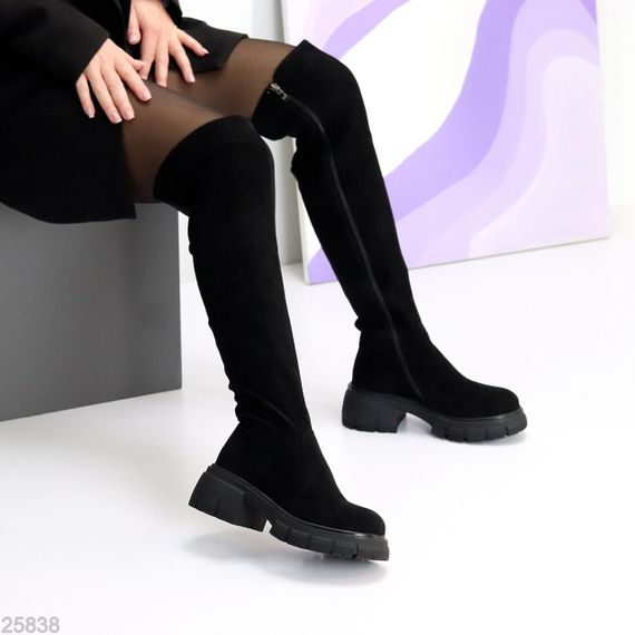 Молодежные черные замшевые ботфорты стрейч еврозима на тракторной подошве | Зображення 4