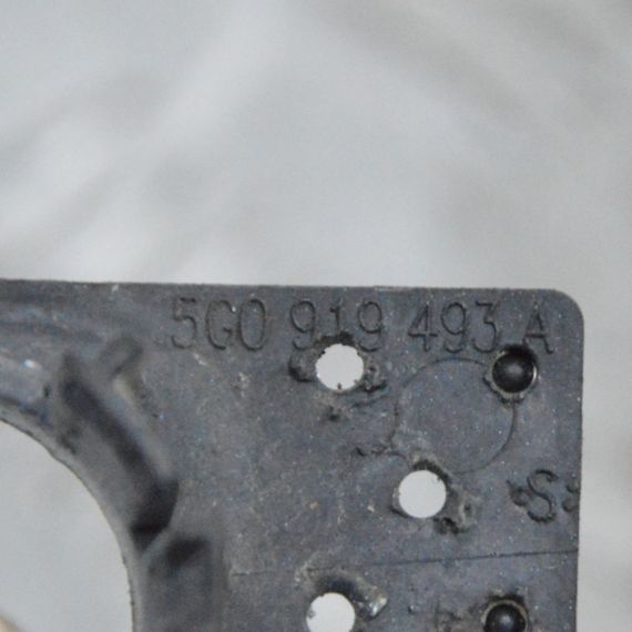 Кронштейн датчика парктроніка Volkswagen Golf VII 2012-2020 Кріплення датчика паркування Фольксваген 5G0919493A | Зображення 3