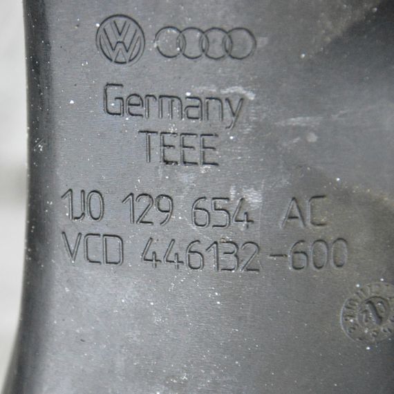 Патрубок повітряний 1.9 TDI Volkswagen Golf IV 1997-2003 Трубка повітря від витратоміра Фольксваген 1J0129654AC | Зображення 2