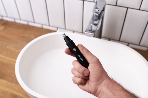 Триммер для носа и ушей Ardesto TR-Y5/7000об. в мин / батарейка ААА/черный (TR-Y5) | Зображення 1