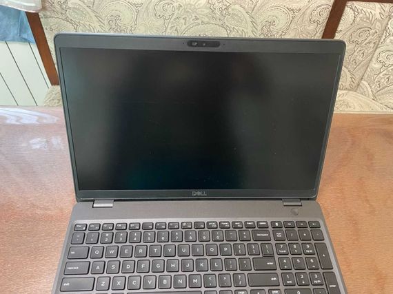 Мобильная рабочая станция Dell Precision 3541 / 15.6" (1920x1080) IPS / Intel Core i7-9750H (6 (12) ядер по 2.6 - 4.5 GHz) / 16 GB DDR4 / 256 GB SSD / nVidia Quadro P620, 4 GB GDDR5, 128-bit / WebCam б/у | Зображення 2