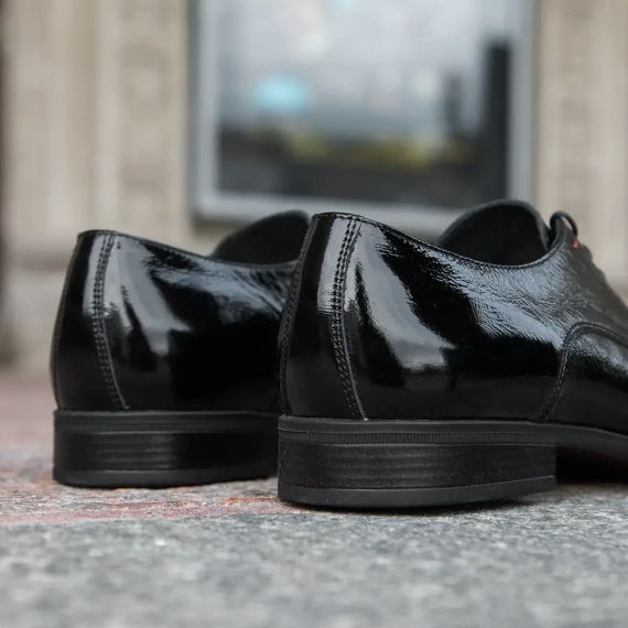 Лаковане чоловіче взуття. Чорні туфлі Ікос 45 розмір | Зображення 1