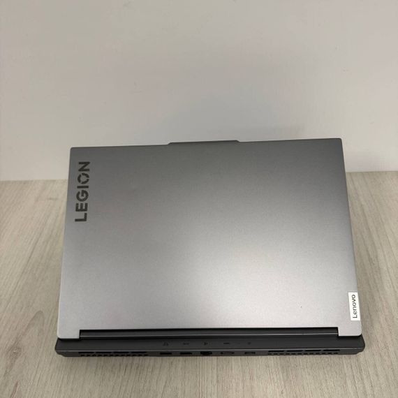 Игровой ноутбук Б-класс Lenovo Legion Slim 5 16ARP9 / 16" (2560x1600) IPS / AMD Ryzen 7 7435HS (8 (16) ядер по 3.1 - 4.5 GHz) / 16 GB DDR5 / 512 GB SSD / nVidia GeForce RTX 4070, 8 GB GDDR6, 128-bit / WebCam б/у | Зображення 5