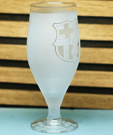 Пивний келих 500 мл Barcelona на ніжці з гравіюванням  подарунок кружка фанату футболу Барселона FC | Зображення 1
