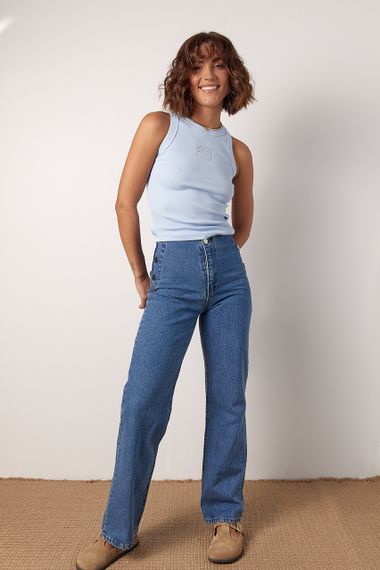 Женская майка в рубчик с надписью Wang из термостраз - голубой цвет, M (есть размеры) | Зображення 2