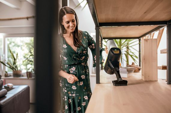 Пилосос ручний Karcher Karcher VC 6 CORDLESS PREMIUM OURFAMILY, акумуляторний, до 1г работи, 25.2 В, Li-ion, 800 мл, 2.55 кг (1.198-680.0) | Зображення 5