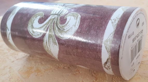 Пленка самоклеящаяся бордюрная 10,6х1000cm водостойкая герольдические лилии на бордовом фоне | Зображення 1