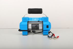 Компрессор автомобильный двухпоршневой (45 л/мин 8,2 Атм) с фонарем, витой шланг, клеммы АКБ 12 Atelie