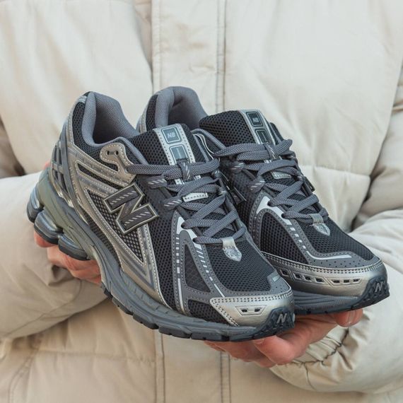Демісезонні кросівки New Balance колір чорний/бронзовий | Зображення 2