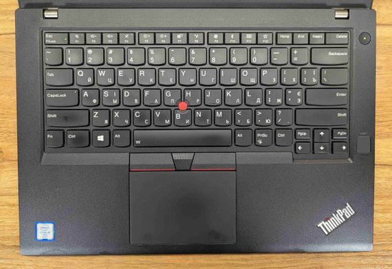 Ультрабук Lenovo ThinkPad T470 / 14" (1920x1080) IPS / Intel Core i5-6300U (2 (4) ядра по 2.4 - 3.0 GHz) / 8 GB DDR4 / 256 GB SSD / Intel HD Graphics 520 / TouchID / Windows 10 б/у + Подарок Флэш-накопитель USB 32 GB | Зображення 2