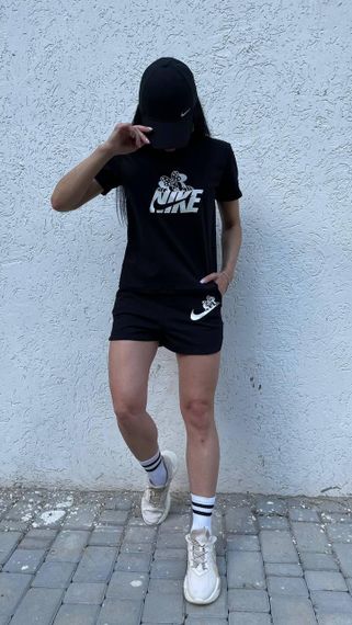 Жіноча футболка чорна | Зображення 6