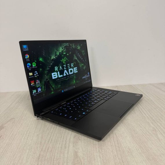 Ігровий ноутбук Б-клас Razer Blade 14 RZ09-0370 / 14" (1920x1080) IPS / AMD Ryzen 9 5900HX (8 (16) ядер по 3.3 - 4.6 GHz) / 16 GB DDR4 / 512 GB SSD / nVidia GeForce RTX 3060, 6 GB GDDR6, 192-bit / WebCam б/в | Зображення 5