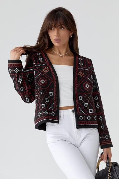 Жіночий піджак з вишивкою