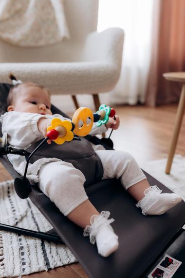 Дитячий шезлонг (крісло-гойдалка)  для новонароджених дуга з іграшками в подарунок Сірий | Зображення 9