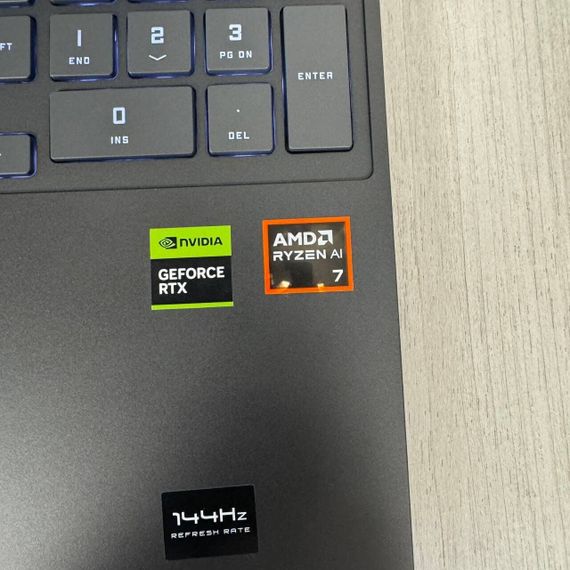 Ігровий ноутбук HP Victus 15-fb3001nr / 15.6" (1920x1080) IPS /  AMD Ryzen Al 7350 (8 (16) ядер по 2.0 - 5.0 GHz)  / 16 GB DDR5 / 512 GB SSD / nVidia GeForce RTX 5060, 8 GB GDDR7, 128-bit / WebCam б/в | Зображення 3