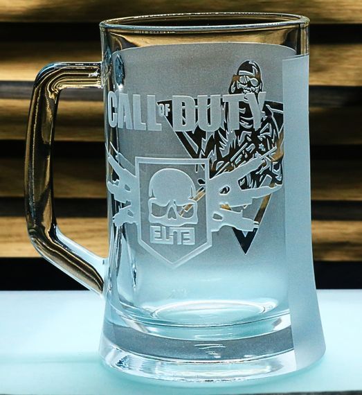 Пивний келих Call of Duty 670 мл з гравіюванням кружка для фаната CoD Подарунок з ігровою тематикою фанату шутерів | Зображення 2