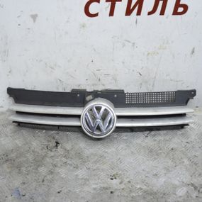 Решітка радіатора Volkswagen Golf IV 1997-2003 Решітка бампера Фольксваген Гольф 4