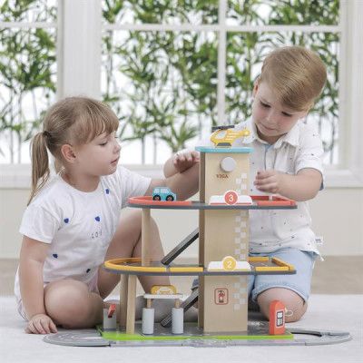 Ігровий набір Viga Toys Дерев&apos;яний паркінг з АЗС (44509) | Зображення 4
