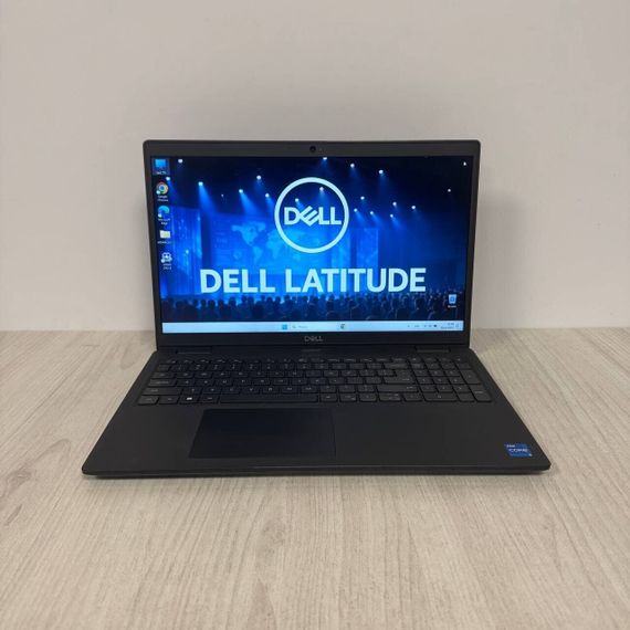 Ноутбук Б-клас Dell Latitude 3520 / 15.6" (1366x768) TN / Intel Core i5-1135G7 (4 (8) ядра по 2.4 - 4.2 GHz) / 8 GB DDR4 / 256 GB SSD / Intel Iris Xe Graphics / WebCam б/в | Зображення 1