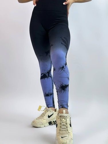 Леггинсы женские спортивные с пуш-ап Tie Dye gradient 18754 M черные с фиолетовым | Зображення 1