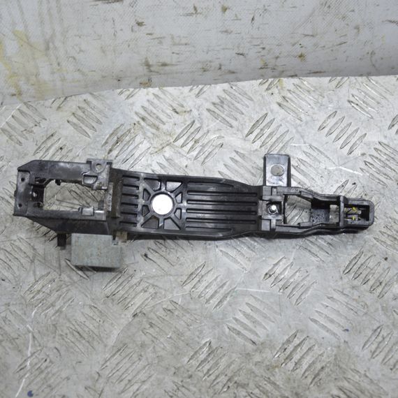 Кронштейн ручки передніх лівих дверей Mazda 6 GH 2008-2012 Кріплення дверної ручки ліва Мазда 6 7J25