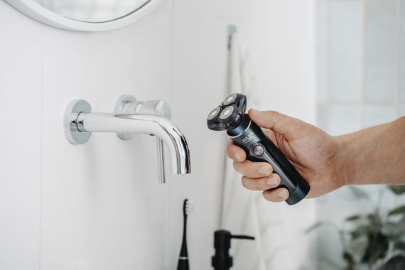 Електробритва Adler AD 2940 роторна акумуляторна 3 в 1 з насадками і тримером USB | Зображення 3
