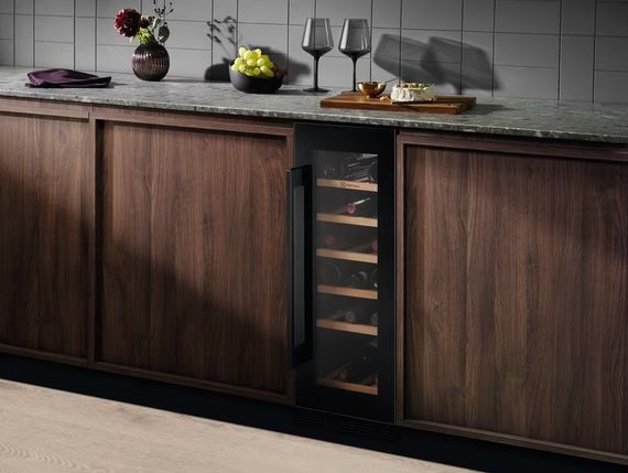 Холодильник Electrolux вбудований для вина EWUS020B5B | Зображення 1