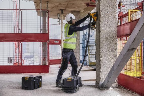Штроборез аккумуляторный бесщёточный 125*22,23мм DeWALT DCG200NT | Зображення 2
