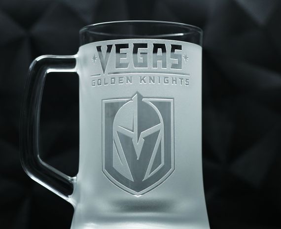 Подарочный бокал для пива 670 мл с гравировкой лого хоккейного клуба НХЛ Вегас | Зображення 2