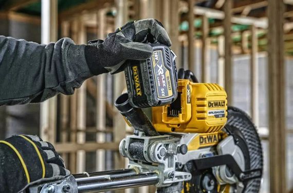 Пила торцювальна акумуляторна DeWalt без АКБ та ЗП DCS727N | Зображення 4