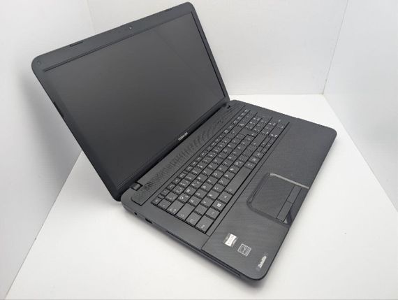 Ноутбук Toshiba Satellite C870D / 17.3" (1600x900) TN / AMD E1-1200 (2 ядра по 1.4 GHz) / 8 GB DDR3 / 250 GB HDD / AMD Radeon HD 7310 Graphics / WebCam / Без АКБ б/в | Зображення 5