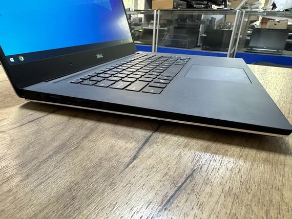 Ноутбук Dell XPS 9560 15.6" FHD IPS core i7 7700HQ/16Gb/SSD 256Gb/ GTX 1050 Б/В | Зображення 3