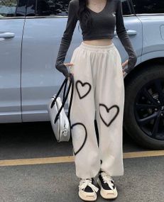 Женские теплые спортивные штаны объемные в стиле оверсайз RO107 цвет белый, размер универсальный 42/46