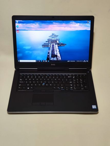 Мобільна робоча станція Dell Precision 7710 / 17.3" (3840x2160) IPS / Intel Core i7-6920HQ (4 (8) ядра по 2.9 - 3.8 GHz) / 16 GB DDR4 / 256 GB SSD / nVidia Quadro M4000M, 4 GB GDDR5, 256-bit / WebCam б/в | Зображення 1