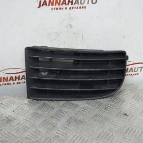 Решітка бампера права Volkswagen Golf V 2003-2009 Решітка радіатора передня Фольксваген Гольф 1K0853666
